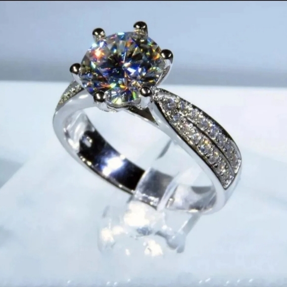 HOST PICK 😍 Gorgeous Engagement Ring. S6 - Picture 2 of 4